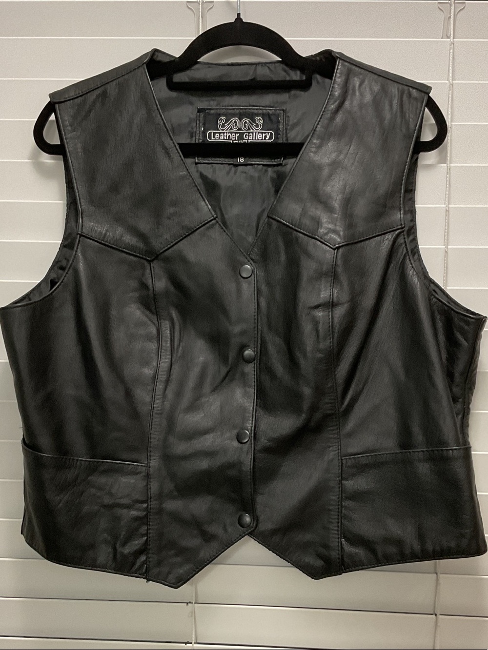 Leather Gallery Women's Black Leather snap front Vest